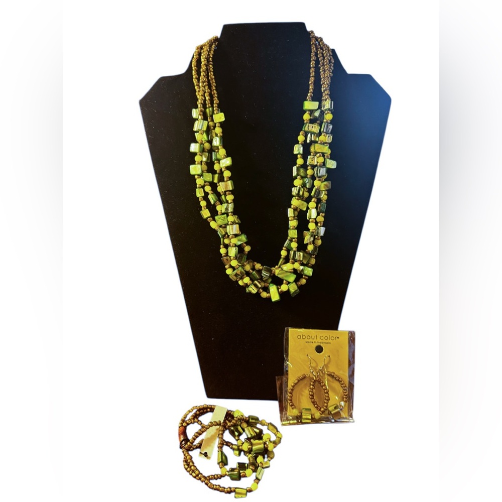 Artisan Beaded & Shell Costume Jewelry Green NWT Necklace Bracelet Earrings Set